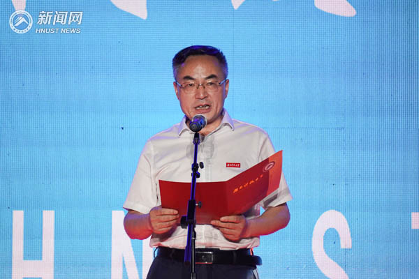 7e8d8360532d4de28258d8d97aaeb734.jpg 郑瀚.jpg